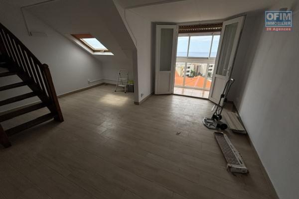 A louer à St Denis-Montgaillard, T4 duplex dans la residence les terrasses de Montgaillard, proche hôtel Creolia