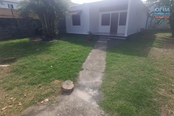 a louer 1 maison avec 2 chambres, grand jardin, endroit calme située à BEL AIR 1
