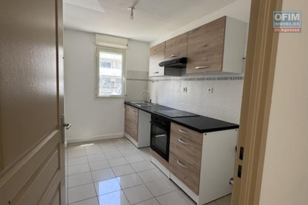 A louer ce bel appartement de type F2 au rez-de-chaussé sur la résidence VALERIANE à Sainte Clotilde
