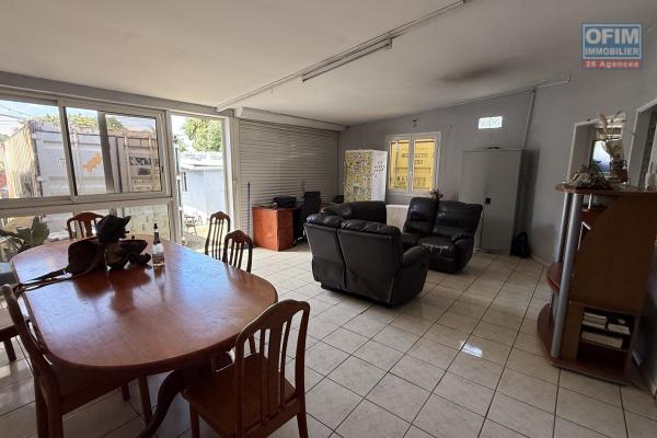 Maison située à Montvert Les Bas de type T3 de 95 m2 habitables implantée sur 420 m2 de terrain plat (proche Reborn), travaux à prévoir.