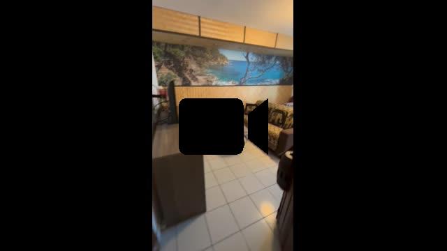 A vendre T2 à St Denis quartier de La Trinité, face au parc.