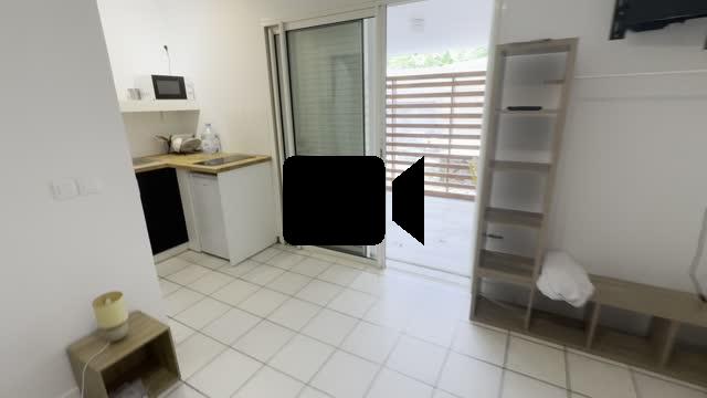 A louer studio MEUBLE ET EQUIPE neuf avec grande varangue proche de l'université