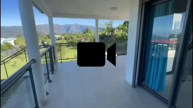 A louer bien d'exception de type F5 d'environ 183 m²- cadre privilégié avec vue montagne