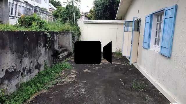 Occasion &agrave; saisir vue mer extraordinaire -  Terrain de 846 m2 viabilis&eacute; avec Maison F5  de 172 m2 &agrave; r&eacute;nover