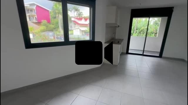 A louer grand studio neuf d'environ 34 m² dans résidence pour étudiants à l'université du Tampon