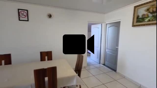 A louer grand appartement F4 au dernier &eacute;tage avec magnifique vue mer et montagne
